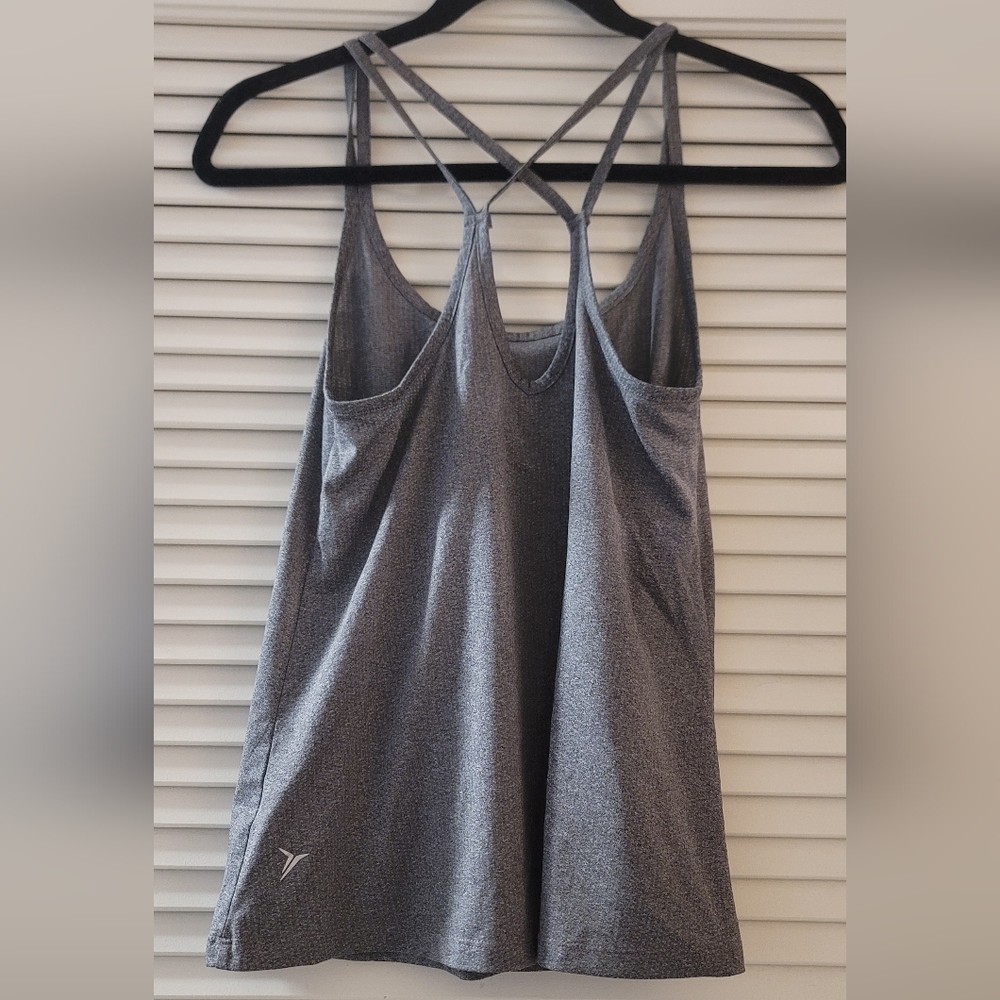 Old Navy - Grey Active Go-Dry Workout Athletic Top - Picture 2 of 4
